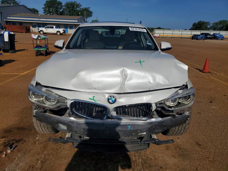 62761876 :رقم المزاد ، WBA8A9C57JAH13632 vin ، 2018 Bmw 320 مزاد بيع