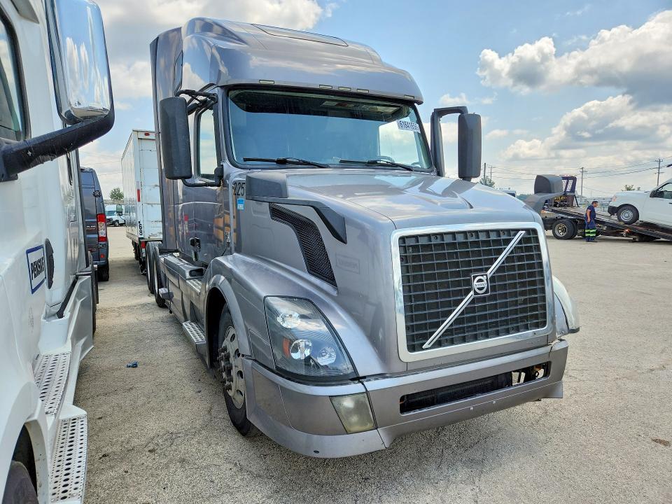 2015 Volvo Vnl 670 მანქანა იყიდება აუქციონზე, vin: 4V4NC9EH9FN922251, აუქციონის ნომერი: 61641656