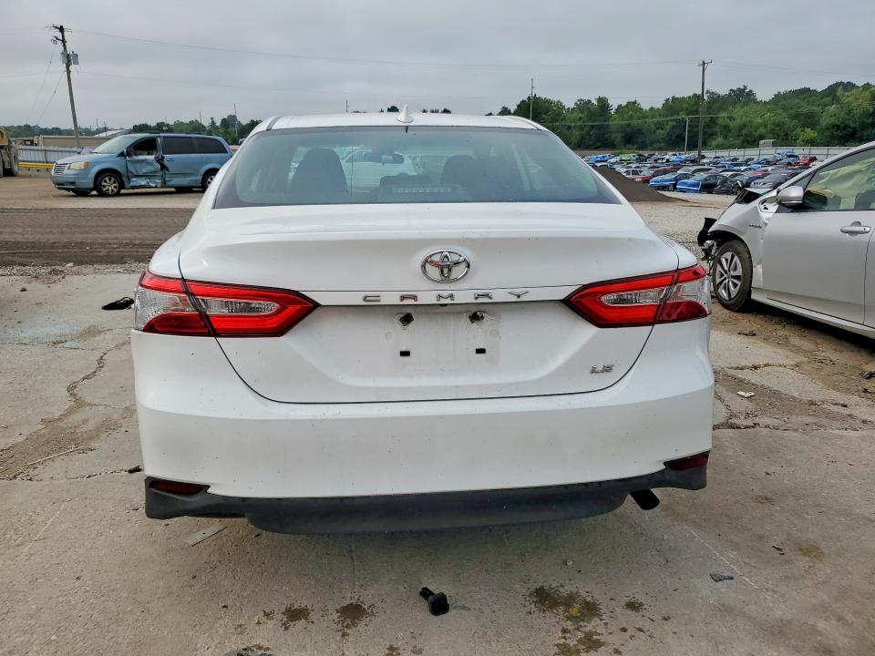 62426986 :رقم المزاد ، 4T1B11HK0KU238682 vin ، 2019 Toyota Camry مزاد بيع