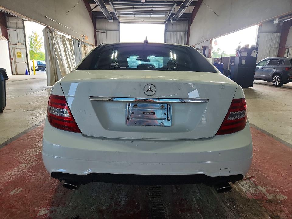Продажа на аукционе авто 2012 Mercedes-benz C, vin: WDDGF8BBXCR233349, номер лота: 85968615