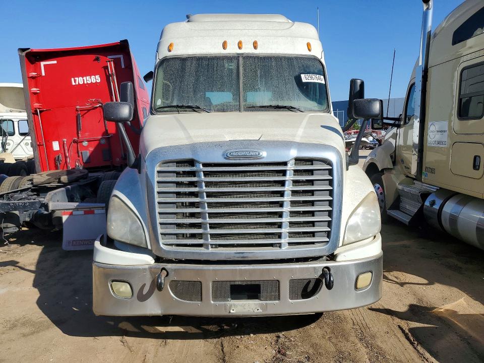 Продажа на аукционе авто 2011 Freightliner Cascadia, vin: 1FUJGLDR3BSBD7281, номер лота: 62967646
