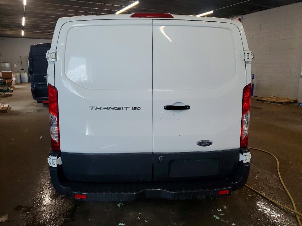 61141206 :رقم المزاد ، 1FTYE1YM2GKA83415 vin ، 2016 Ford Transit مزاد بيع