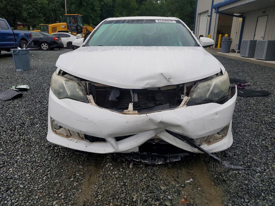 62490576 :رقم المزاد ، 4T1BF1FK2EU472010 vin ، 2014 Toyota Camry مزاد بيع