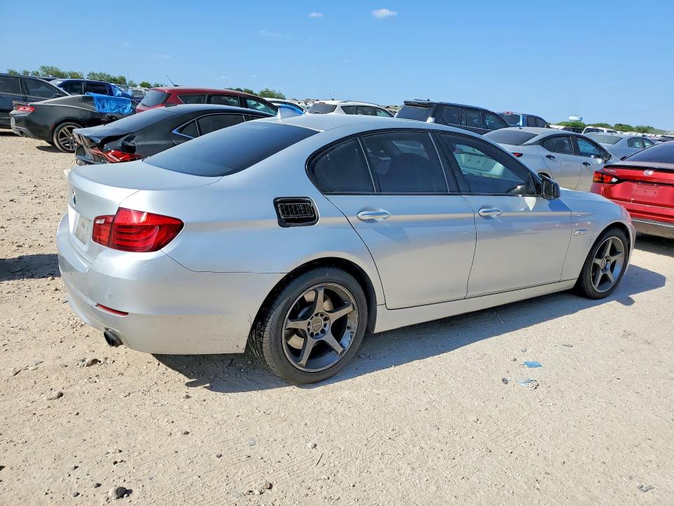 61801616 :رقم المزاد ، WBAFR7C57BC600030 vin ، 2011 Bmw 535 مزاد بيع