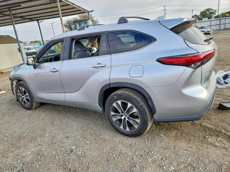 62722066 :رقم المزاد ، 5TDHARAH1NS513397 vin ، 2022 Toyota Highlander Hybrid مزاد بيع
