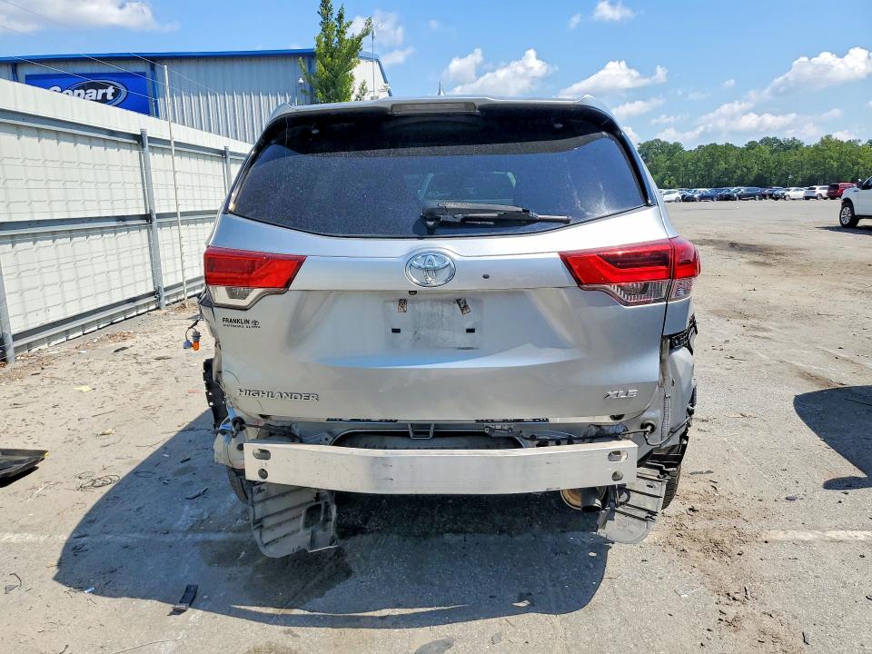 Продаж на аукціоні авто 2018 Toyota Highlander, vin: 5TDKZRFH9JS527338, номер лоту: 85963125