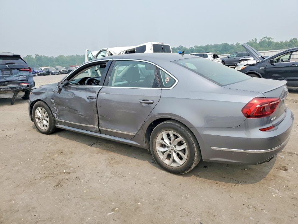 61398066 :رقم المزاد ، 1VWAT7A36HC032147 vin ، 2017 Volkswagen Passat مزاد بيع