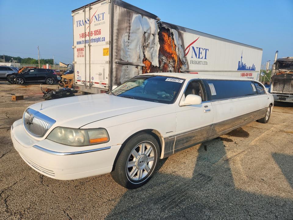 2008 Lincoln Town Car მანქანა იყიდება აუქციონზე, vin: 2L1FM88W38X644365, აუქციონის ნომერი: 61858276