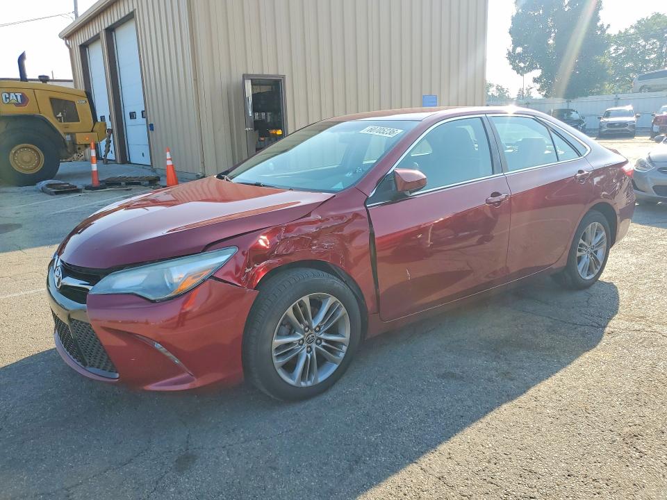 60705236 :رقم المزاد ، 4T1BF1FKXFU978721 vin ، 2015 Toyota Camry مزاد بيع