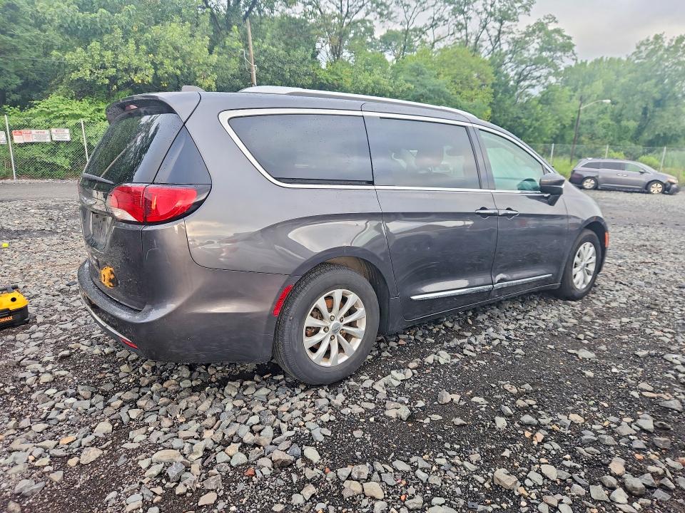 62790846 :رقم المزاد ، 2C4RC1BG2KR550310 vin ، 2019 Chrysler Pacifica مزاد بيع