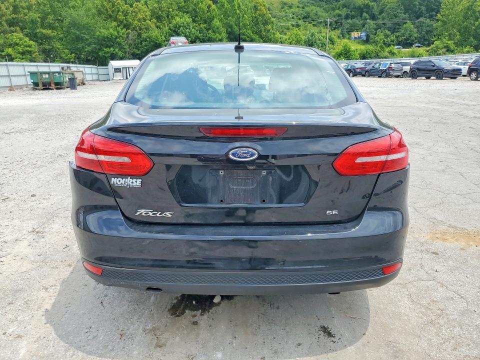 62449326 :رقم المزاد ، 1FADP3F29JL328255 vin ، 2018 Ford Focus مزاد بيع