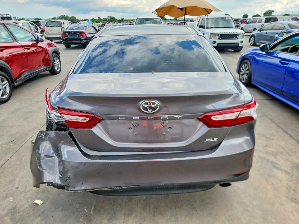 2018 Toyota Camry მანქანა იყიდება აუქციონზე, vin: 4T1B11HK7JU020897, აუქციონის ნომერი: 60085486
