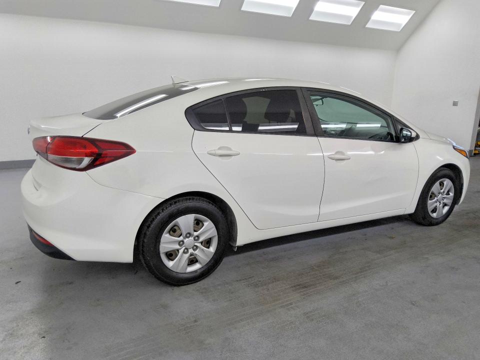Продаж на аукціоні авто 2017 Kia Forte, vin: 3KPFK4A7XHE121032, номер лоту: 60212886