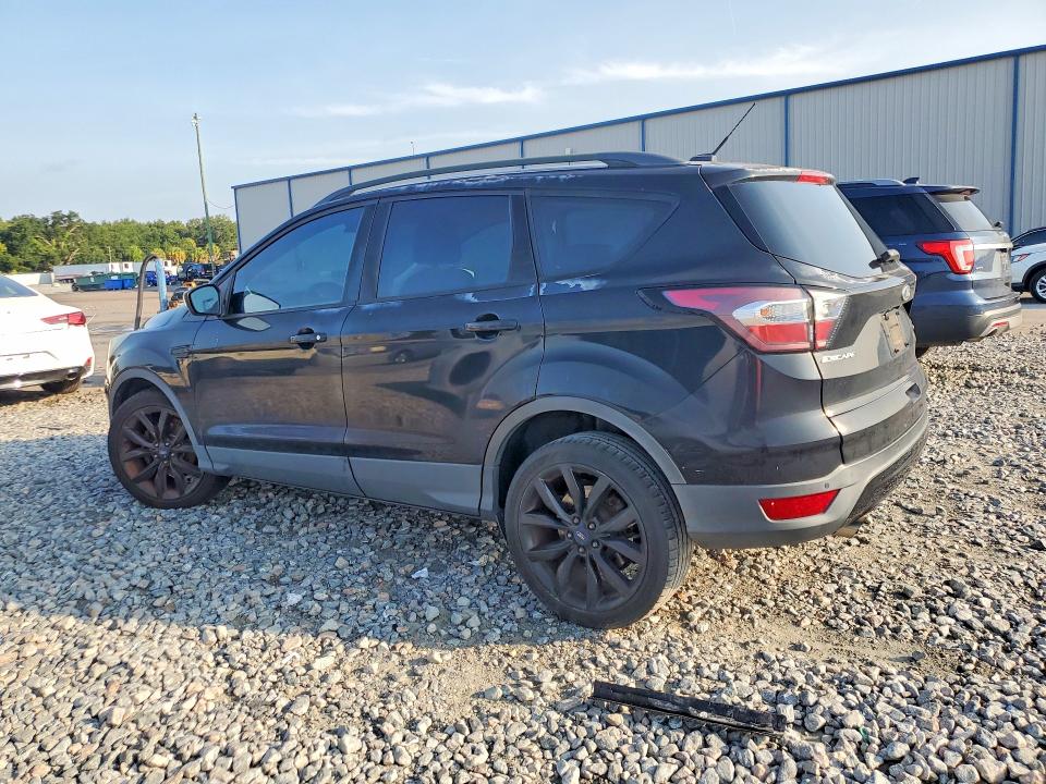 63032656 :رقم المزاد ، 1FMCU0GD7HUD16036 vin ، 2017 Ford Escape مزاد بيع