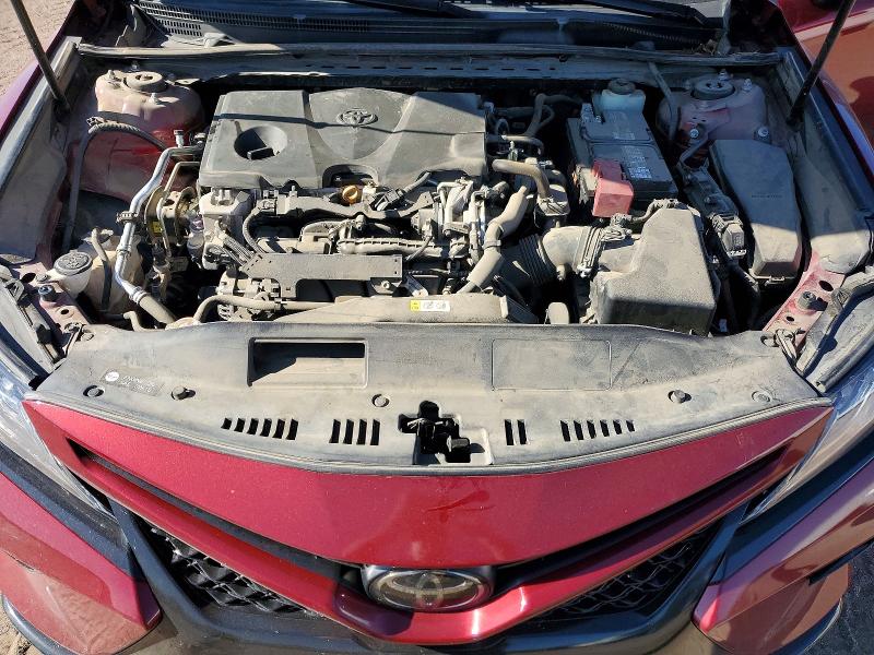 61619646 :رقم المزاد ، 4T1B61HK3JU630152 vin ، 2018 Toyota Camry مزاد بيع