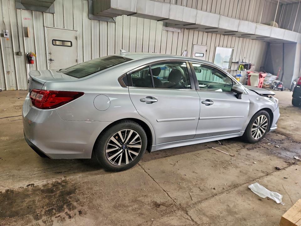 61373716 :رقم المزاد ، 4S3BNAF60K3005616 vin ، 2019 Subaru Legacy مزاد بيع