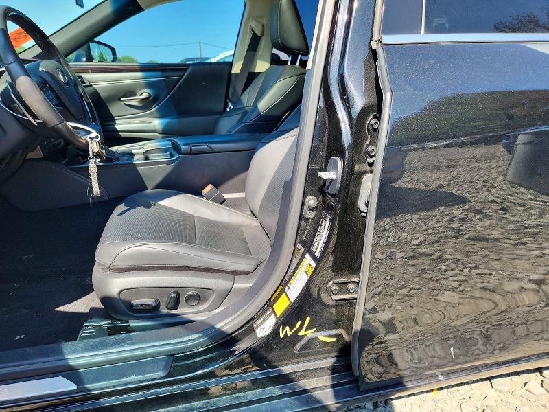61403386 :رقم المزاد ، 58ADZ1B10LU078685 vin ، 2020 Lexus Es مزاد بيع