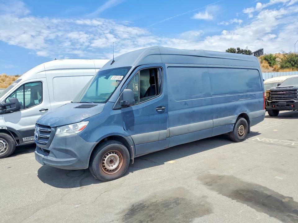 61811126 :رقم المزاد ، WD4PF1CD7KP148695 vin ، 2019 Mercedes-benz Sprinter مزاد بيع