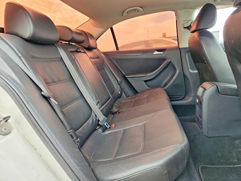 61047526 :رقم المزاد ، 3VWD17AJ5EM237972 vin ، 2014 Volkswagen Jetta مزاد بيع