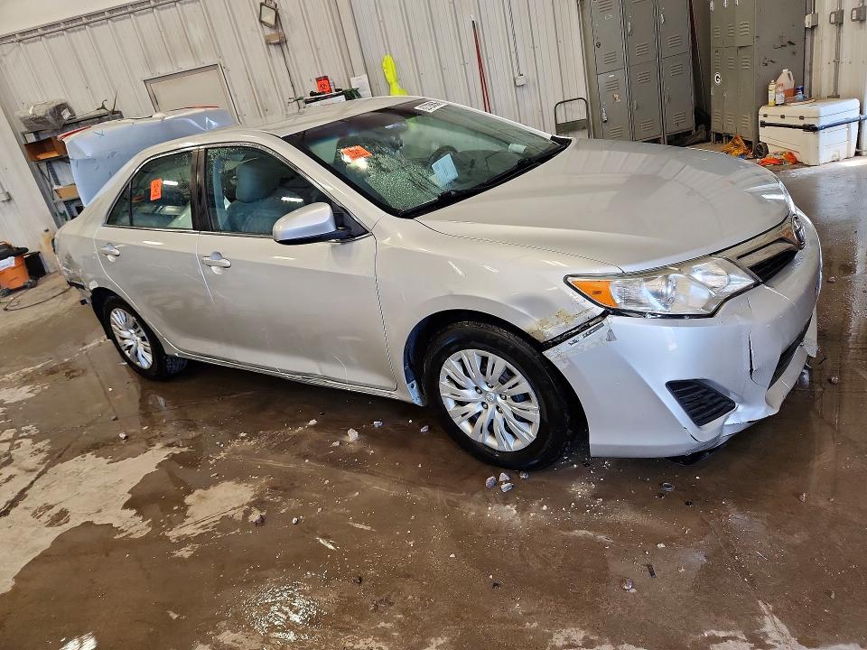 2014 Toyota Camry მანქანა იყიდება აუქციონზე, vin: 4T4BF1FKXER380147, აუქციონის ნომერი: 62720636
