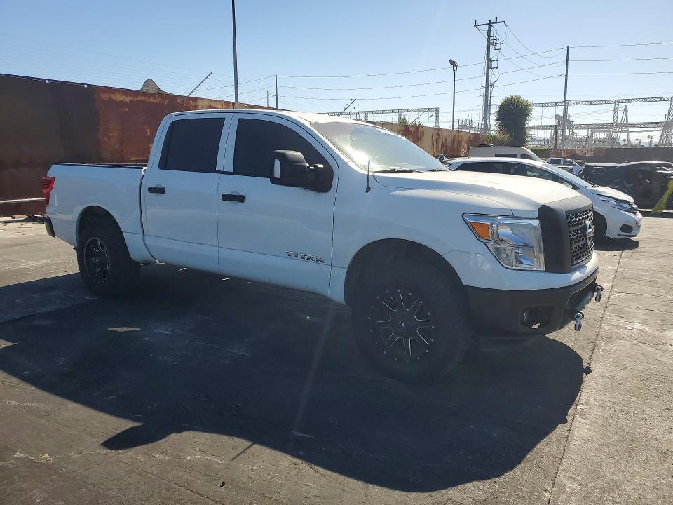 60994486 :رقم المزاد ، 1N6AA1EJXHN549256 vin ، 2017 Nissan Titan مزاد بيع