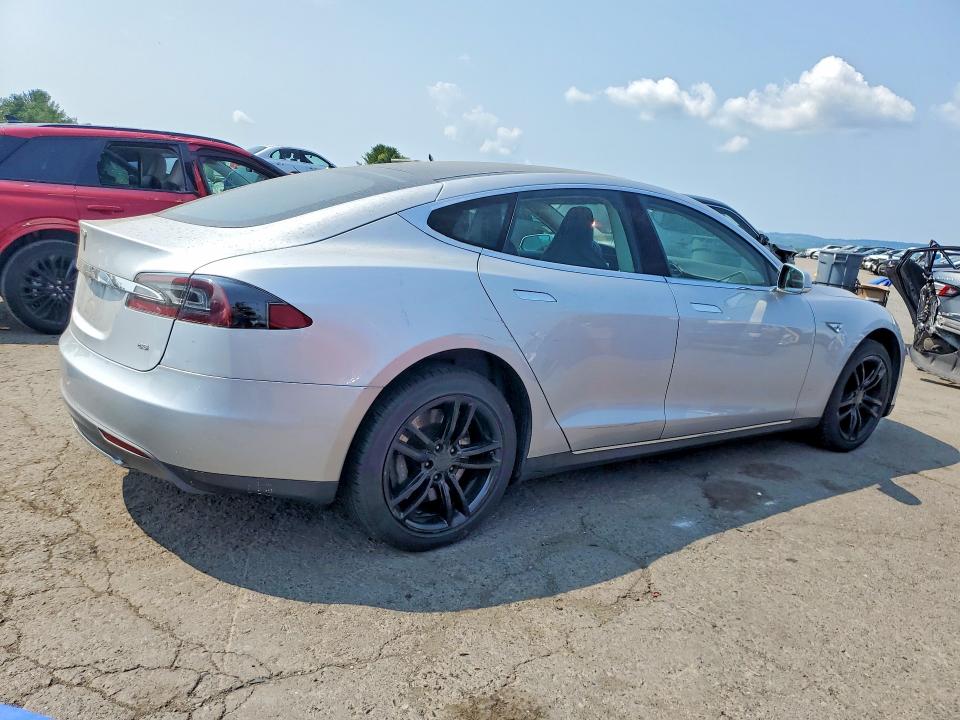 2013 Tesla Model S მანქანა იყიდება აუქციონზე, vin: 5YJSA1DN0DFP18656, აუქციონის ნომერი: 62527376