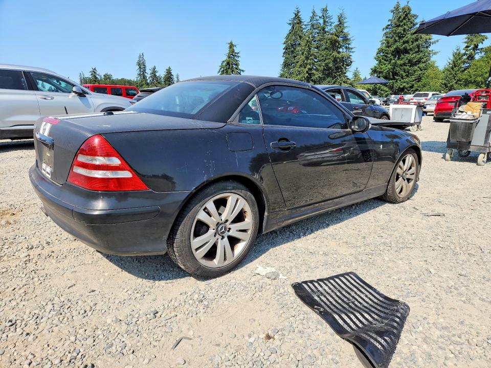 2001 Mercedes-benz Slk მანქანა იყიდება აუქციონზე, vin: WDBKK65F51F225742, აუქციონის ნომერი: 60988086