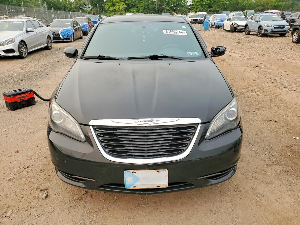 61068746 :رقم المزاد ، 1C3CCBBG9EN158474 vin ، 2014 Chrysler 200 مزاد بيع