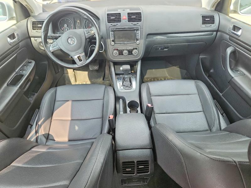 2010 Volkswagen Jetta მანქანა იყიდება აუქციონზე, vin: 3VWRL7AJ5AM043811, აუქციონის ნომერი: 62601356