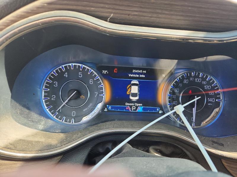 61992466 :رقم المزاد ، 1C3CCCCB7FN561654 vin ، 2015 Chrysler 200 مزاد بيع