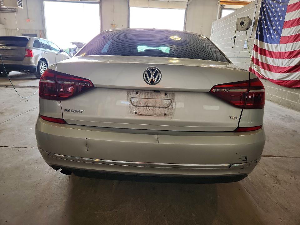 62102716 :رقم المزاد ، 1VWAA7A36JC013223 vin ، 2018 Volkswagen Passat مزاد بيع