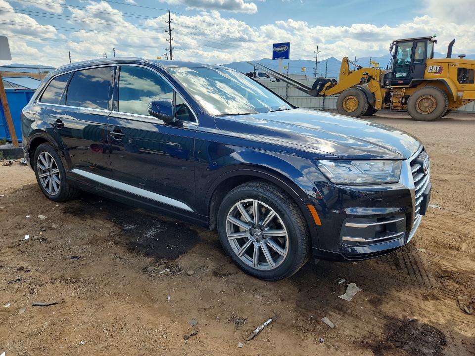 Продажа на аукционе авто 2017 Audi Q7, vin: WA1LAAF7XHD056014, номер лота: 61565336