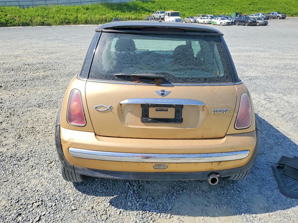 2004 Mini Cooper მანქანა იყიდება აუქციონზე, vin: WMWRC334X4TJ53338, აუქციონის ნომერი: 61347116