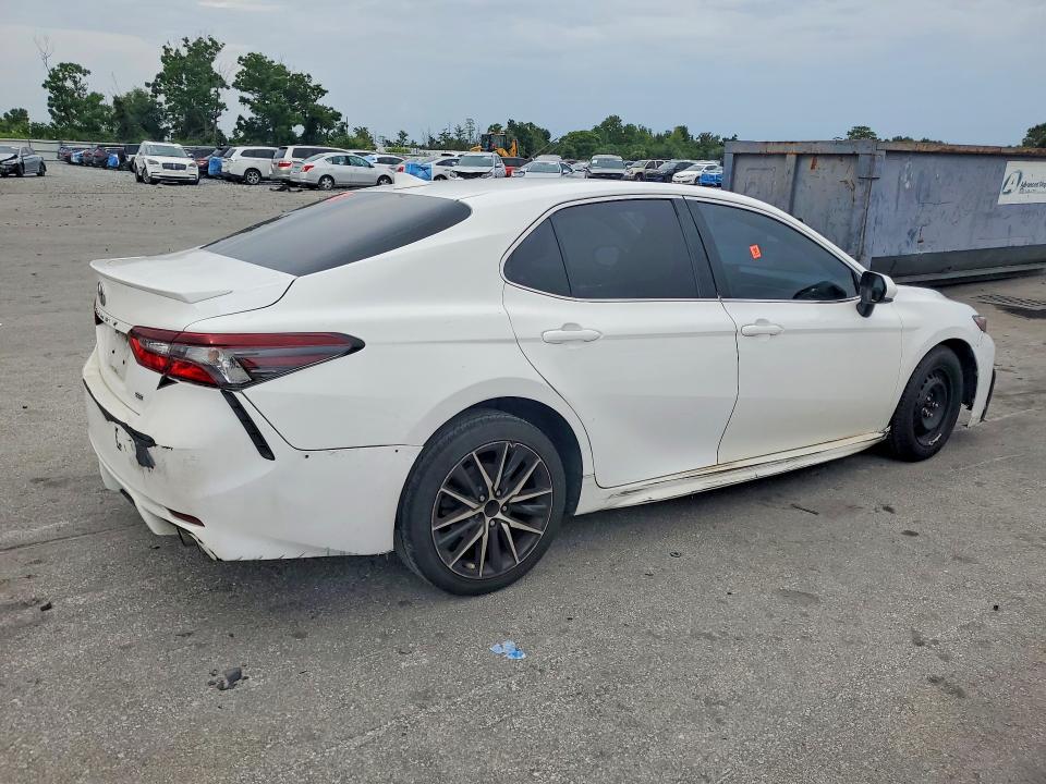 61804126 :رقم المزاد ، 4T1G11AK1MU530859 vin ، 2021 Toyota Camry مزاد بيع