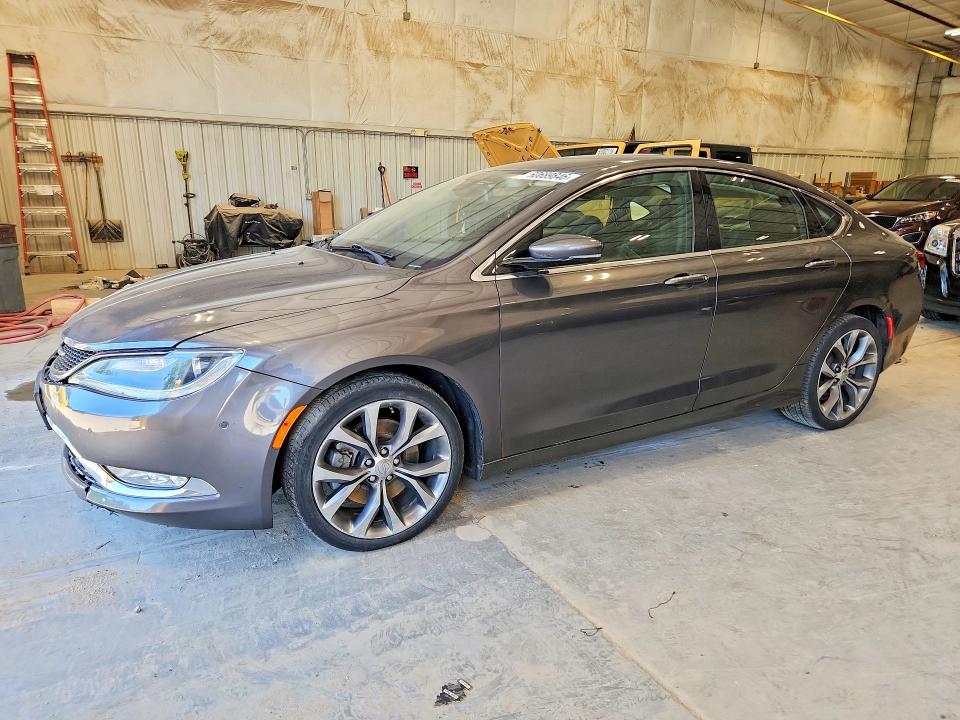 60689846 :رقم المزاد ، 1C3CCCEG2FN593176 vin ، 2015 Chrysler 200 مزاد بيع