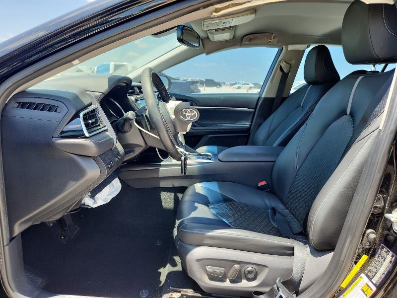 62365796 :رقم المزاد ، 4T1B61HK0JU516366 vin ، 2018 Toyota Camry مزاد بيع