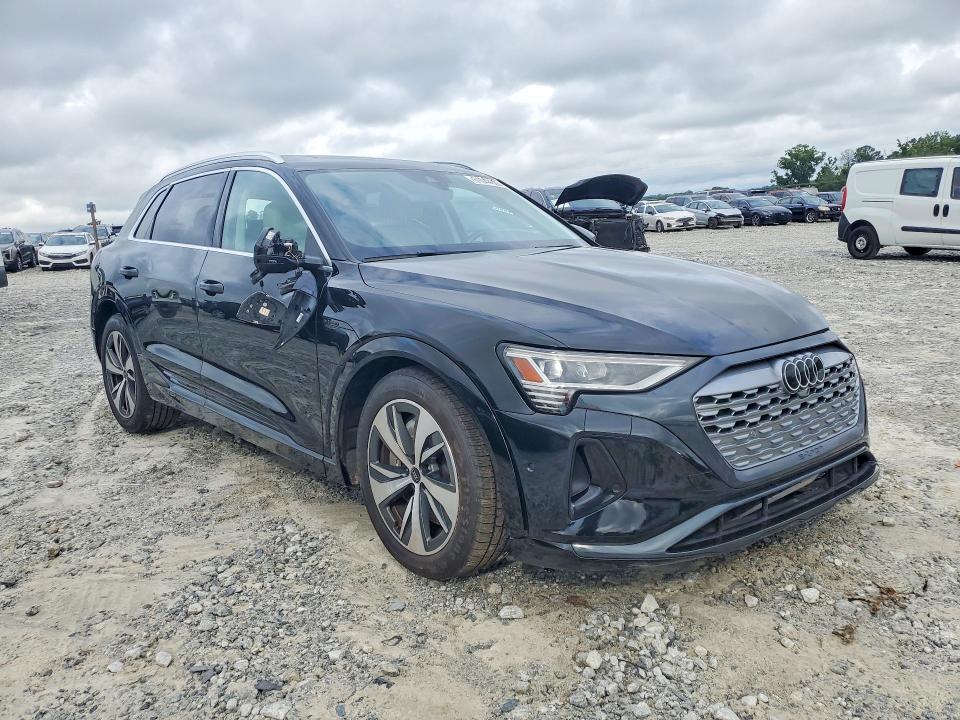 61044886 :رقم المزاد ، WA15AAGE1RB006041 vin ، 2024 Audi Q8 E-tron مزاد بيع
