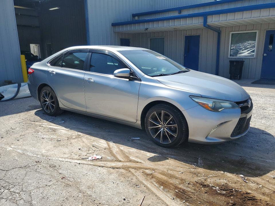 59102066 :رقم المزاد ، 4T1BF1FK4FU910141 vin ، 2015 Toyota Camry مزاد بيع