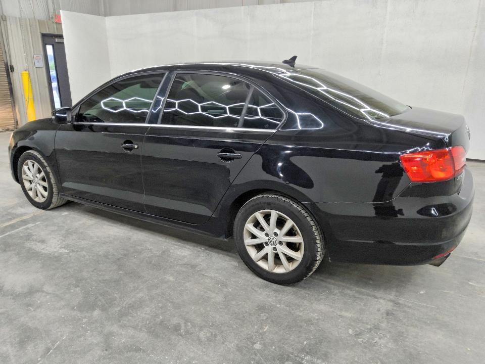 61499776 :رقم المزاد ، 3VWD07AJ0EM357052 vin ، 2014 Volkswagen Jetta مزاد بيع