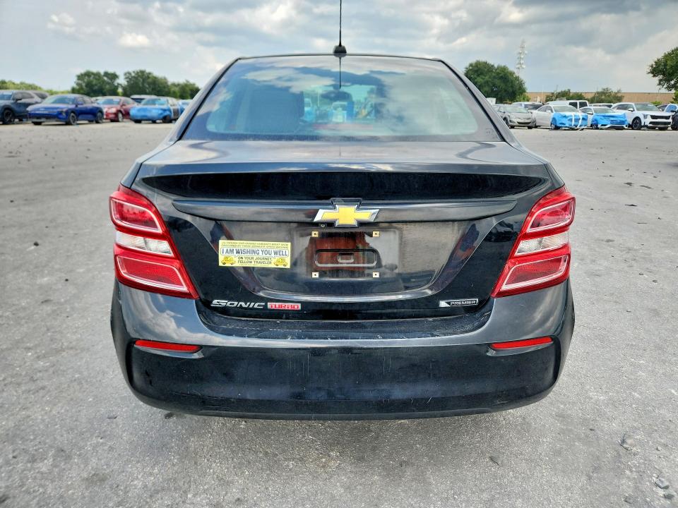 63054676 :رقم المزاد ، 1G1JF5SB0J4107759 vin ، 2018 Chevrolet Sonic مزاد بيع