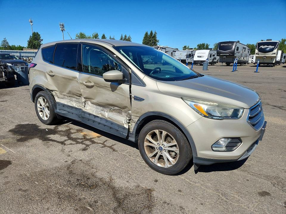 61387036 :رقم المزاد ، 1FMCU9GD5HUE24093 vin ، 2017 Ford Escape مزاد بيع