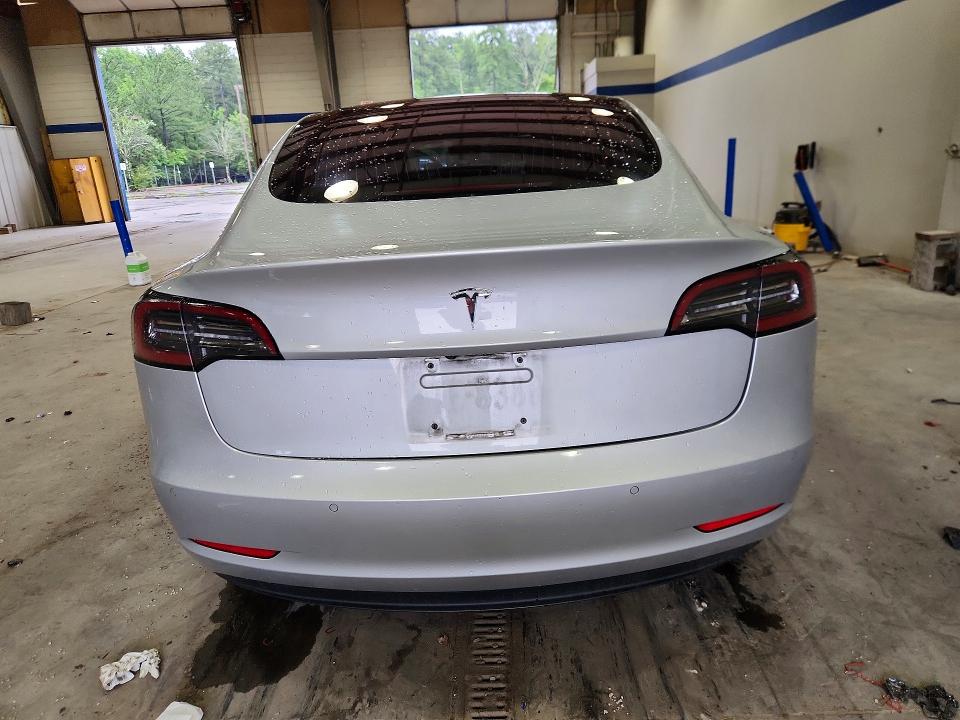 62107996 :رقم المزاد ، 5YJ3E1EA8JF017850 vin ، 2018 Tesla Model 3 مزاد بيع