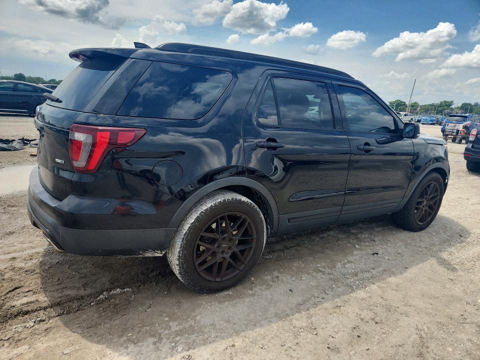 61397856 :رقم المزاد ، 1FM5K8GT4HGC45087 vin ، 2017 Ford Explorer مزاد بيع