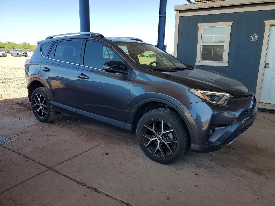 60782536 :رقم المزاد ، JTMNFREV7JJ181560 vin ، 2018 Toyota Rav4 مزاد بيع