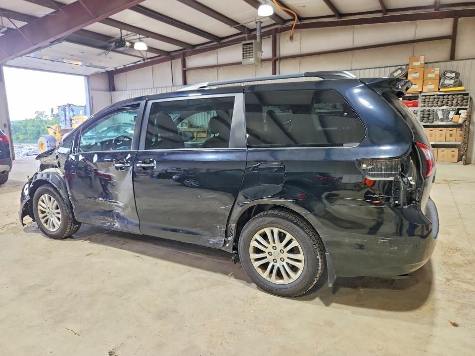 Продажа на аукционе авто 2017 Toyota Sienna, vin: 5TDYZ3DC5HS853467, номер лота: 62211136