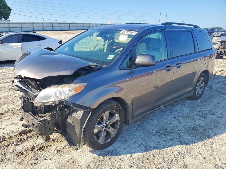 61120406 :رقم المزاد ، 5TDKZ3DCXJS953253 vin ، 2018 Toyota Sienna مزاد بيع