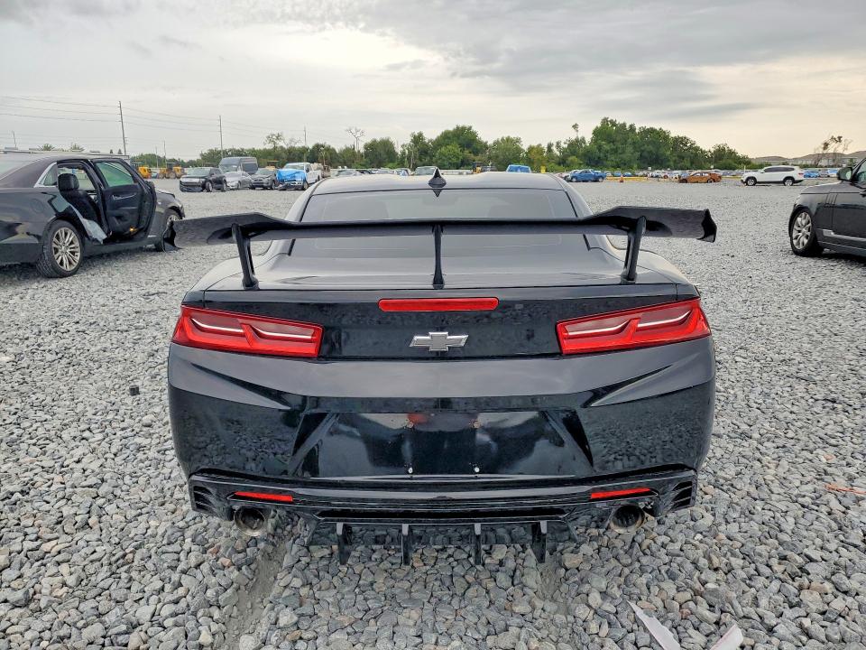 61561146 :رقم المزاد ، 1G1FB1RS0H0170586 vin ، 2017 Chevrolet Camaro مزاد بيع