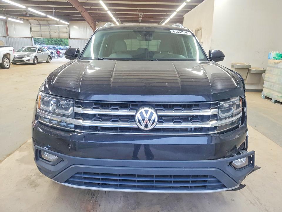 61397646 :رقم المزاد ، 1V2LR2CA1JC517874 vin ، 2018 Volkswagen Atlas مزاد بيع