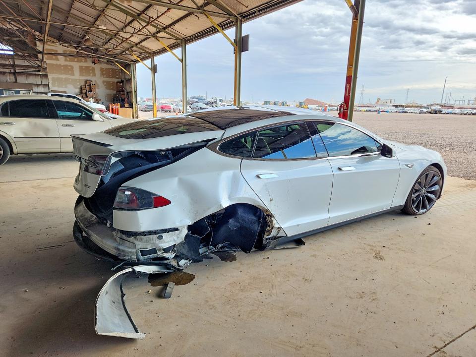 62457556 :رقم المزاد ، 5YJSA1H15EFP38376 vin ، 2014 Tesla Model S مزاد بيع