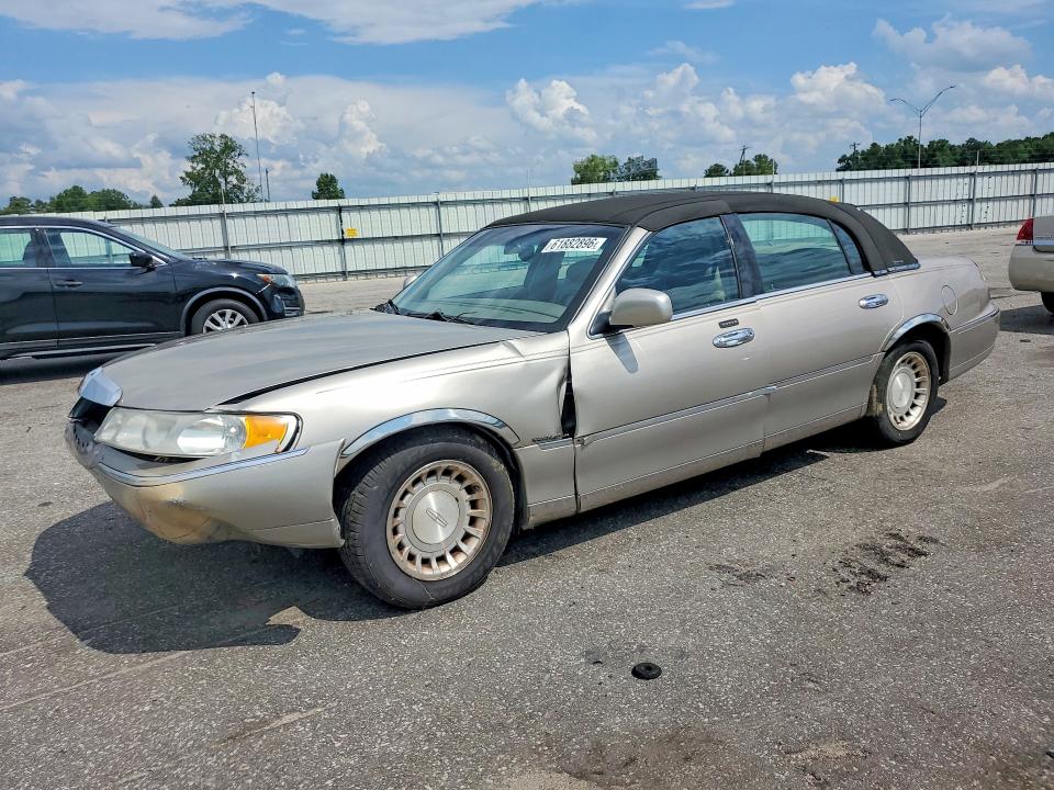 Aukcja sprzedaży 2001 Lincoln Town Car, vin: 1LNHM81W31Y632823, numer aukcji: 61882896